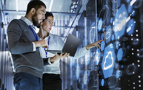 IT-Profis bei der Arbeit