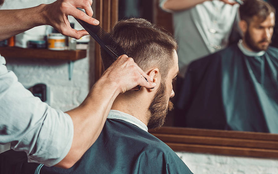 Frisurenberatung per iPad mit dezidierten Frisurenkatalogen auf Pinterest ist heute Standard in beratungsstarken Friseurbetrieben. ((Bildquelle: Thinkstock/iStock))