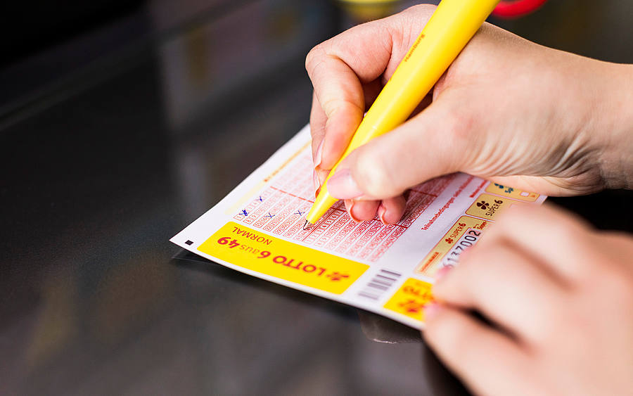 Ausfüllen eines Lotto-Tippscheins