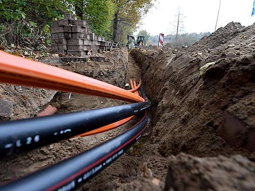 Glasfaser-Ausbau in Schleswig-Holstein: Entlang des gesamten 33.000 Kilometer langen Schienennetzes der Bahn könnnten Breitbandkabel verlegt werden. Foto: Carsten Rehder