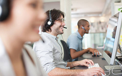 IT-Support-Mitarbeiter am PC