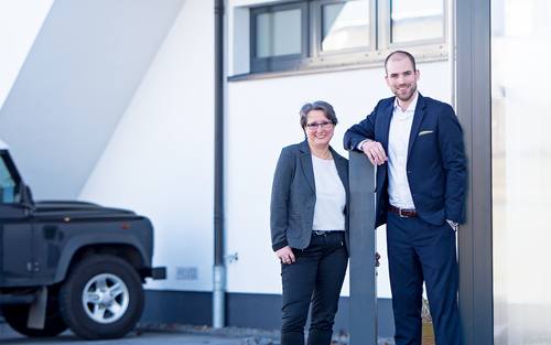 „Für unser Cloud-DMS bezahlen wir einen Festpreis pro Monat und Lizenz und müssen keine Überraschungen hinsichtlich zusätzlicher Infrastruktur-kosten befürchten.“  Elfriede Langanki