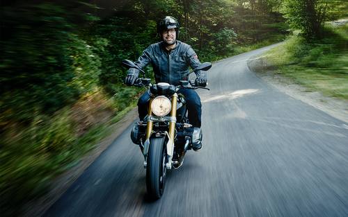 Im Gespräch mit DV-Dialog zog Dingel­dein auch Parallelen zu seinem Hobby Motorradfahren. 