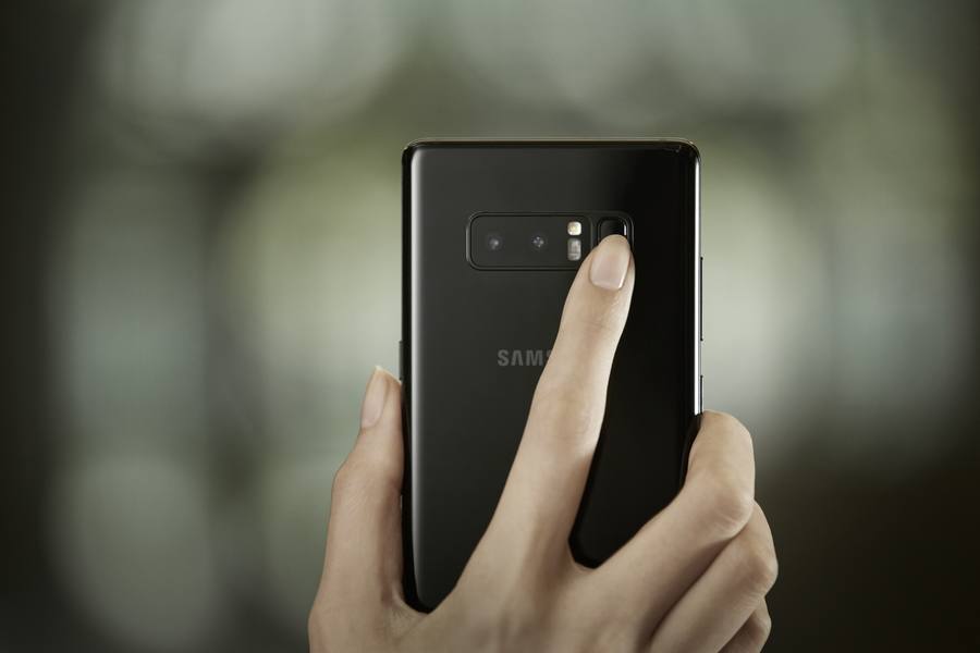 Das Galaxy Note 8 bietet eine Auswahl an biometrischen Authentifizierungsverfahren, hier zu sehen ist der Fingerabdruck-Scanner.