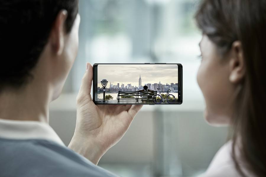 Das randlose Infinity Display: 6,3 Zoll bedeuten 16,05 cm
