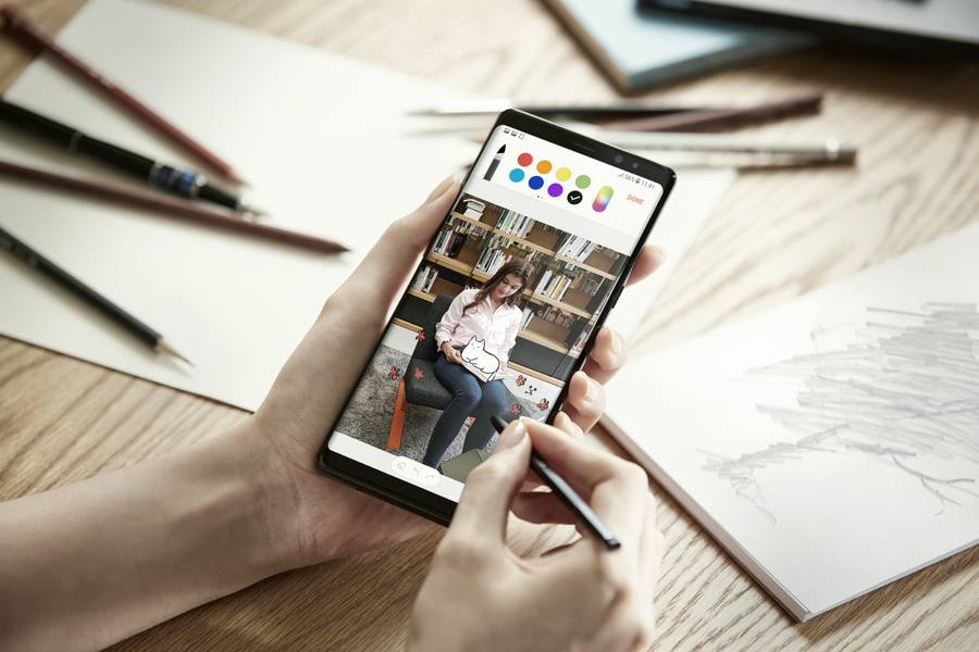 Mit dem S Pen lassen sich Nachrichten personalisieren, Notizen festhalten und Dokumente bearbeiten. 