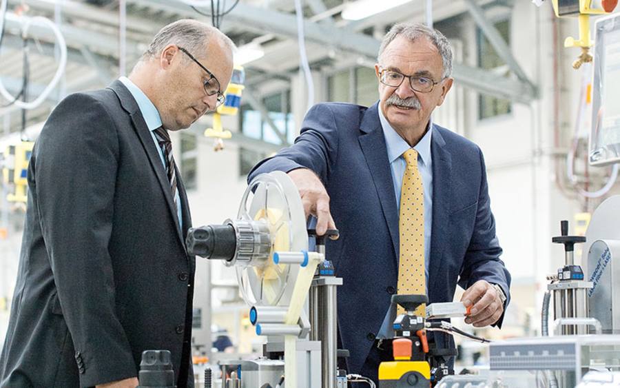 Mit einem breiten Portfolio an Kontrollwaagen, X-ray-Maschinen, Track & Trace-Produkten und Systemen für die Mail & Logistikbranche bedient Wipotec-OCS weltweit das Endkunden-geschäft in neun Zielbranchen. 