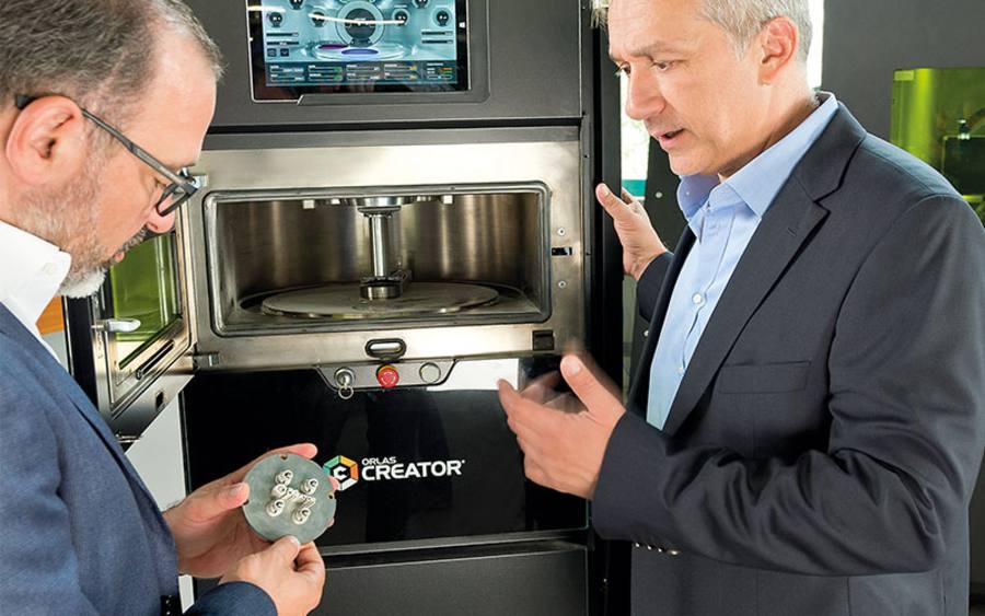 „Sobald die Fertigung einer Maschine angesteuert wird, wissen wir bereits im CRM-System, wie die Seriennummer hinterher beim Kunden lautet.“ Uri Resnik, Geschäftsführer