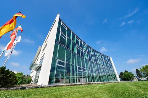 Die Rentschler Biopharma SE mit Sitz in Laupheim, Deutschland, ist ein Dienstleistungsunternehmen für die Bioprozessentwicklung und Produktion von Biopharmazeutika sowie für damit verbundene Beratungsleistungen bei der Projektplanung, -durchführung und