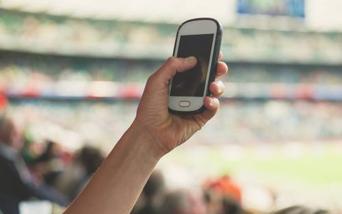 Kosten verhindern einen Ausbau des WLAN-Netzes in den deutschen Stadien. 