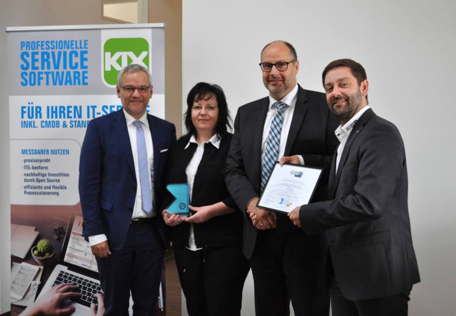Personen auf dem Foto von links: Markus Bause, Geschäftsführer Serview GmbH; Silke Sünder, Produktmanagerin c.a.p.e. IT GmbH;  Michael Kresse, Geschäftsführer Serview GmbH; Rico Barth, Geschäftsführer c.a.p.e. IT GmbH