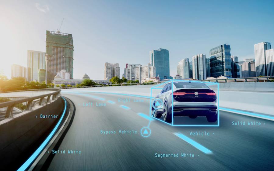 Fortgeschrittene KI-Systeme, über die Cloud untereinander und mit dem Fahrzeug verbunden, sind eine Voraussetzung für autonomes Fahren.
