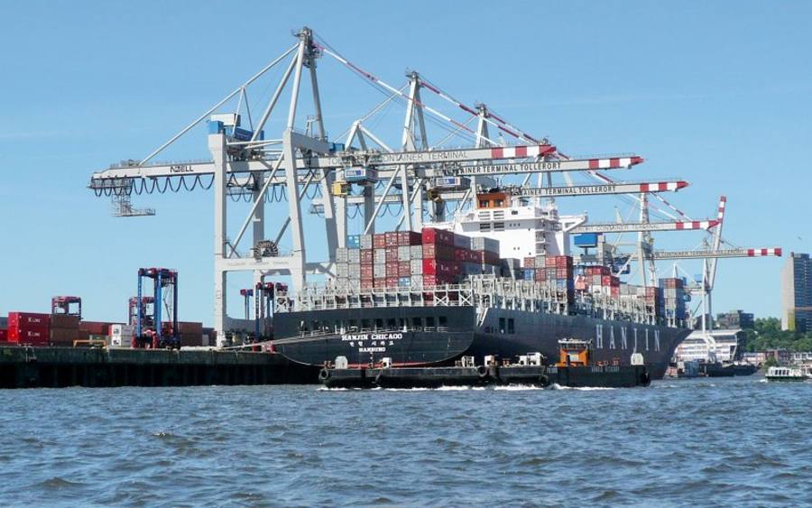 Containerschiff im Hamburger Hafen - © Waltraud Strobel - pixelio.de