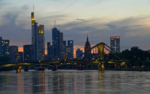 Skyline von Frankfurt - © Herbert Walter Krick - pixelio.de