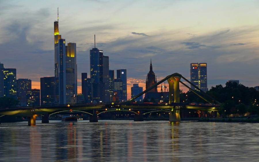 Skyline von Frankfurt - © Herbert Walter Krick - pixelio.de