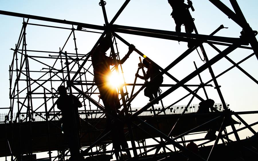 Arbeiter auf Gerüst