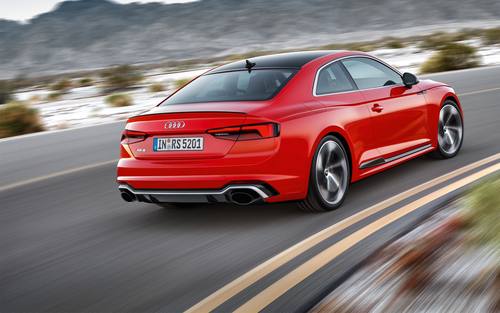 Ein Fahrzeugmodell von Audi auf der Teststrecke