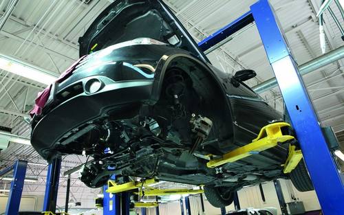 Autowerkstatt, Bildquelle: iStockphoto.com/meltonmedia