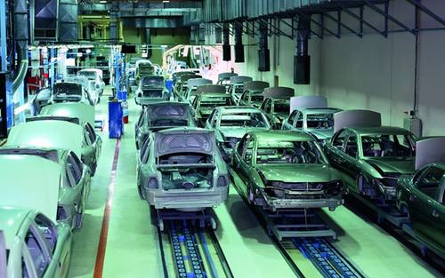 Autofabrik, Bildquelle: iStockphoto.com/efesantik