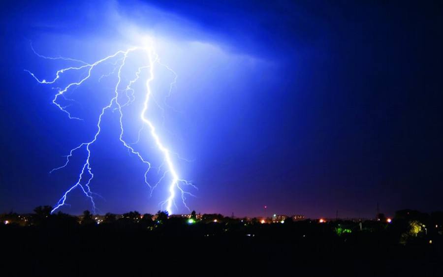 Blitz, Bildquelle: iStockphoto.com/Evgeniy1