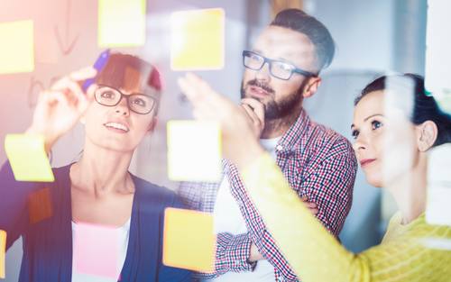 Frauen und Männer in Unternehmen