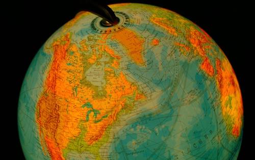 Globus, Bildquelle: © Stephanie Hofschlaeger/pixelio.de
