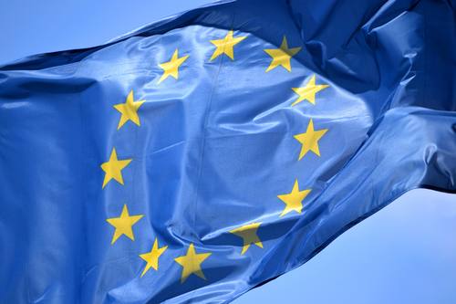 EU-Flagge im Wind