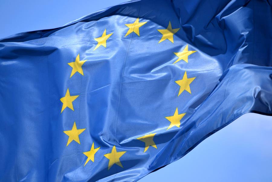 EU-Flagge im Wind