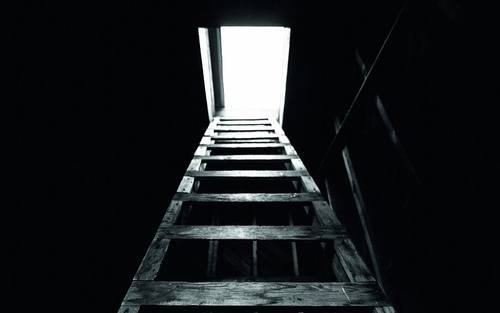Kellertreppe, iStockphoto.com/RyanJLane