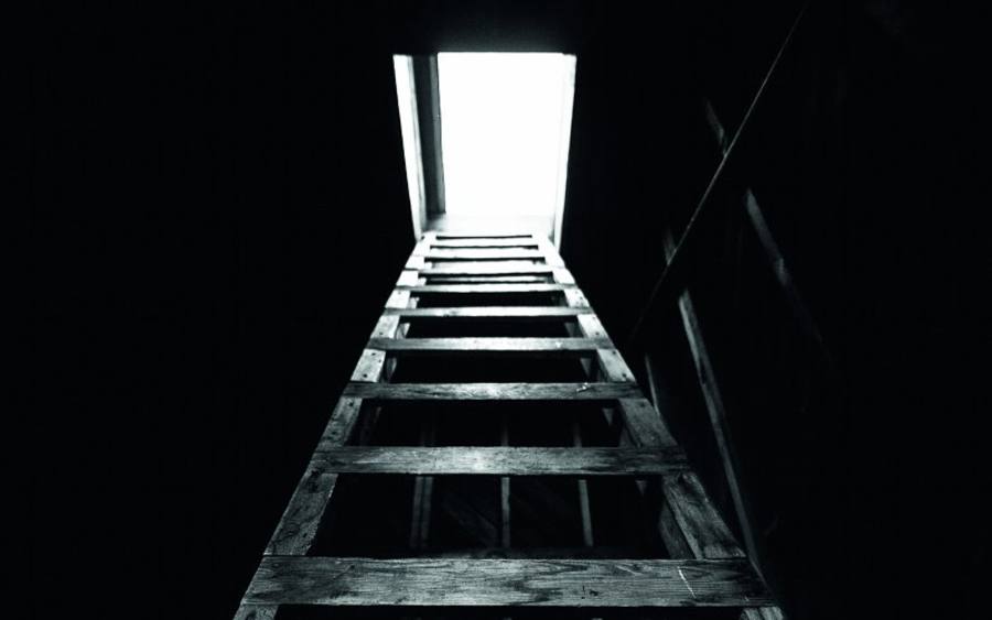 Kellertreppe, iStockphoto.com/RyanJLane