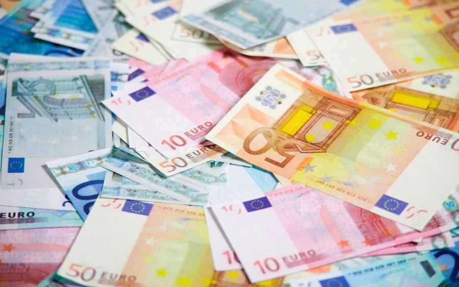 Viele verschiedene Euro-Scheine