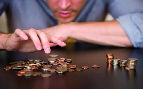 Geld zählen, Bildquelle: iStockphoto.com/MichaelDeLeon