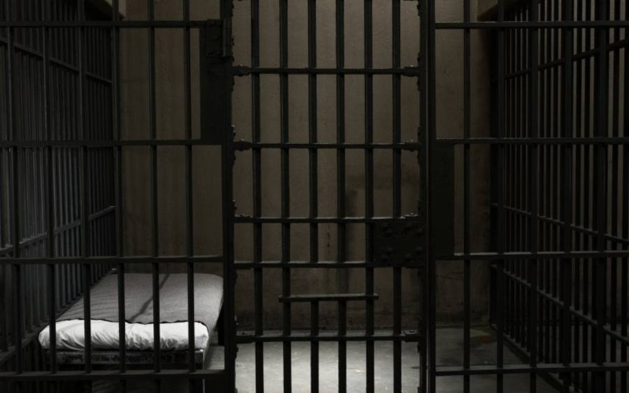 Hinter Gittern, Bildquelle: Thinkstock/Digital Vision