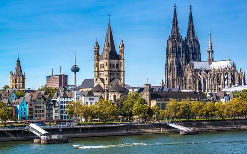 Kölner Altstadt mit dem Dom im Hintergrund