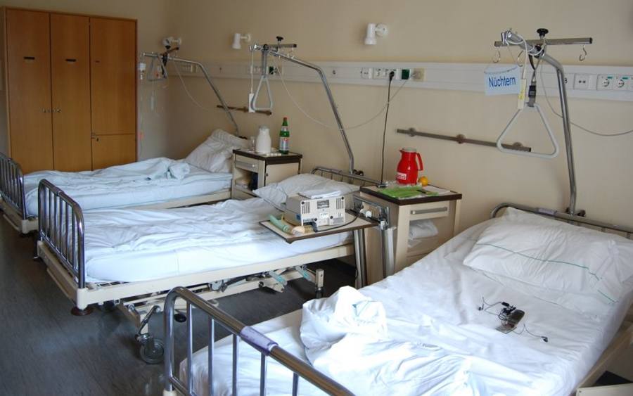Krankenhausbetten, Bildquelle: by-sassi/pixelio.de