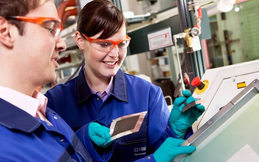 Lucas Montag und Andrea Lenhardt, BASF, Bildquelle: BASF