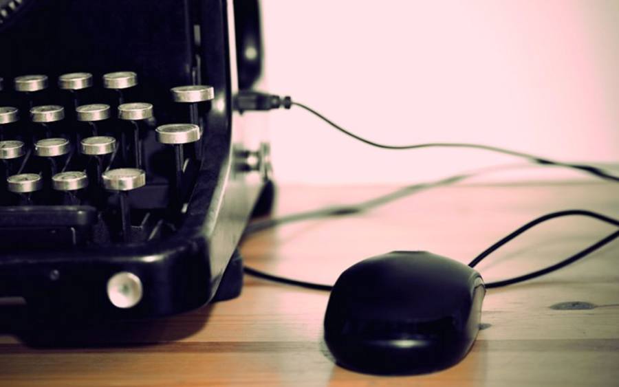 Schreibmaschine und Maus, Bildquelle: Thinkstock/iStock