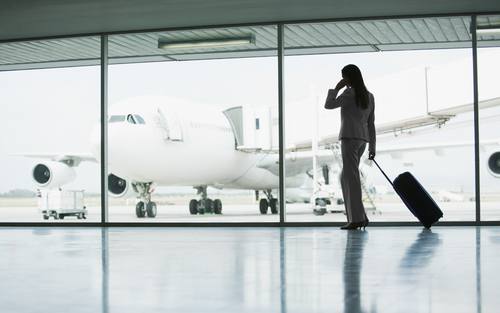 Die Berater von Lufthansa Intouch repräsentieren die Fluggesellschaft und stehen den Fluggästen rund um die Uhr zur Verfügung.