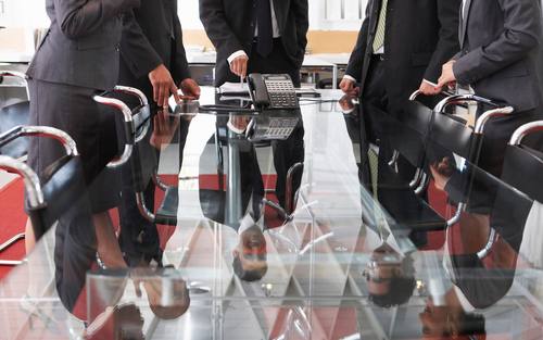 Alle bestehenden Arbeitsverträge betroffener Mitarbeiter bei der EZB sollen eingehalten werden.