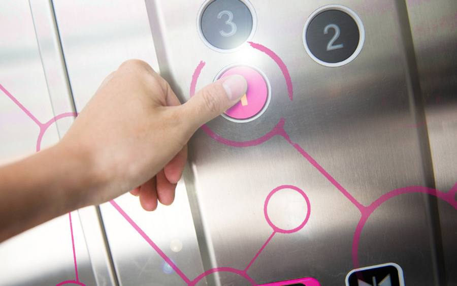 Kone verbindet seine Aufzüge, Rolltreppen und Türen weltweit mit der Cloud.