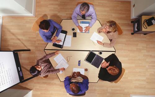 Tisch, Bildquelle: Thinkstock/Digital Vision