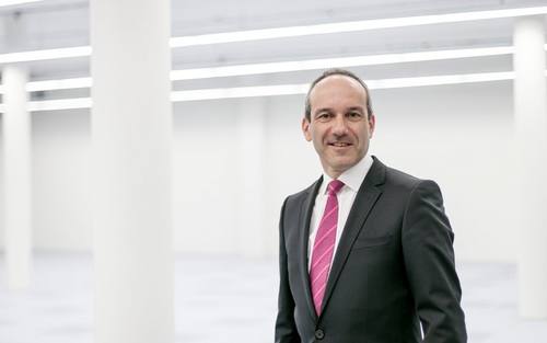 Béla Waldhauser, Telehouse