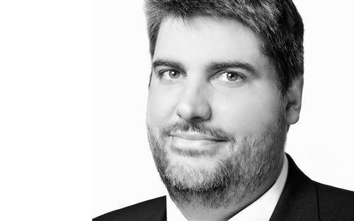 Florian Oelmaier, Corporate Trust