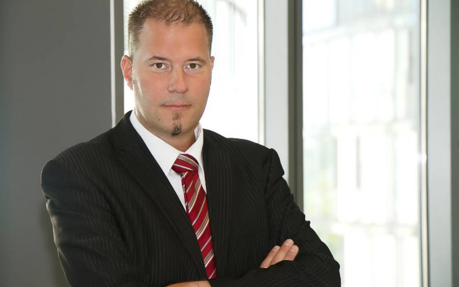 Stefan Rabben, Dell