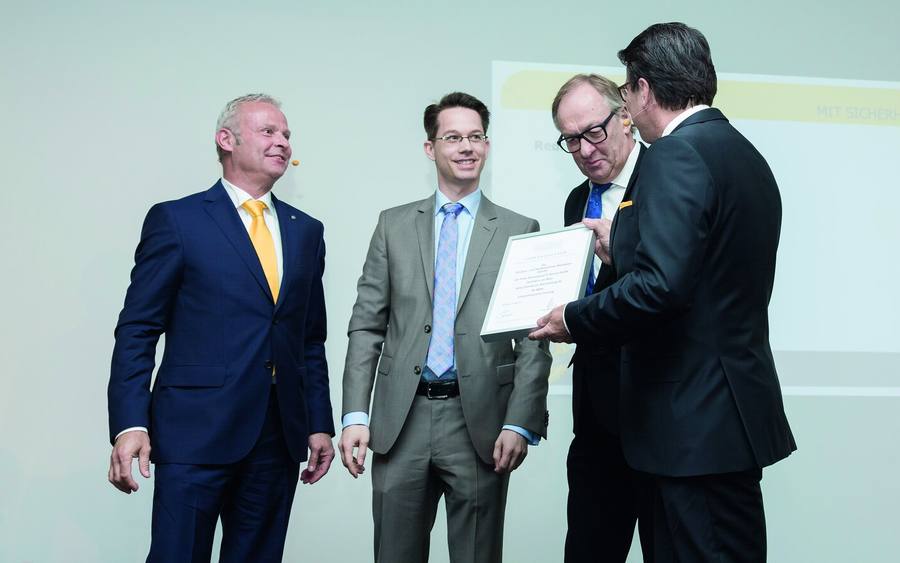 Urkundenüberreichung