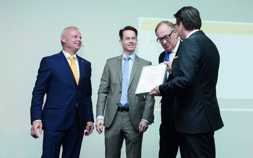 Urkundenüberreichung
