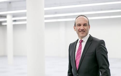 Béla Waldhauser, Telehouse