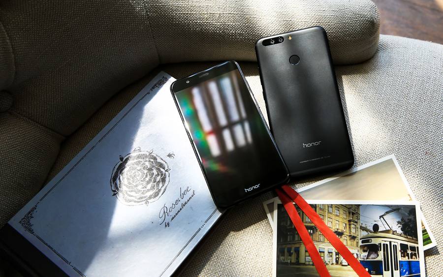 Das Honor 8 Pro wird zu einem Preis von 549 Euro UVP in den Farben Midnight Black, Platinum Gold und Navy Blue Ende April verfügbar sein. 