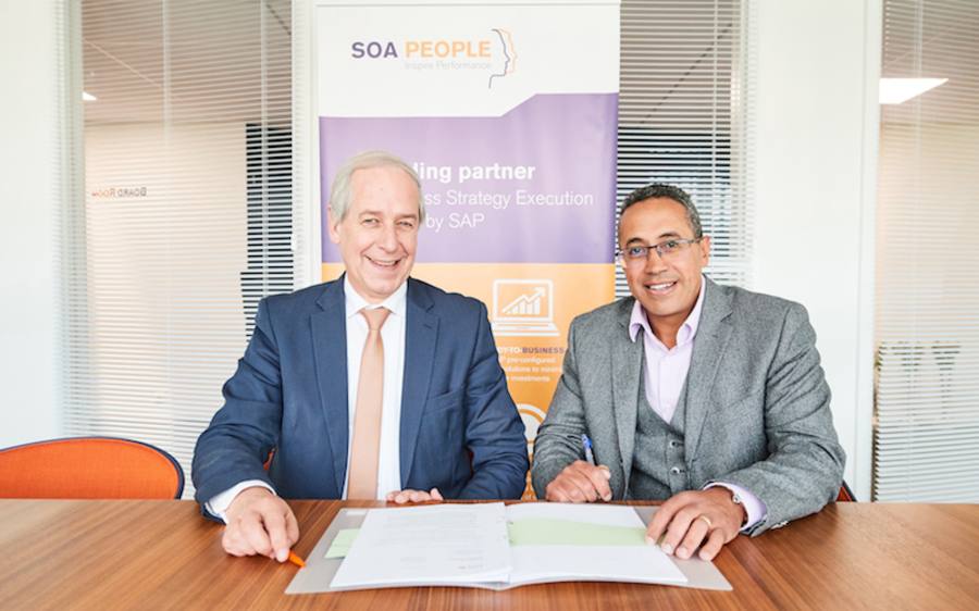 Pierre Gustin, Direktor von Entreprises et Institutionnels Wallonie ING Belgien (links), Khalil Hodaibi, CEO der SOA People Group. 