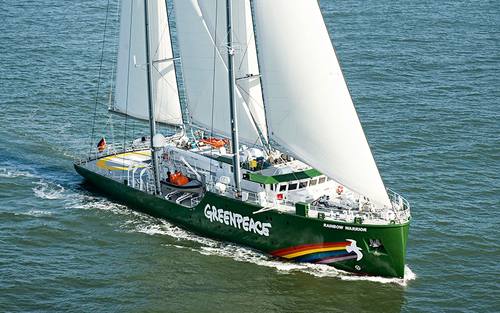 Das legendäre Greenpeace-Schiff Rainbow Warrior wurde auch von Fassmer gebaut.